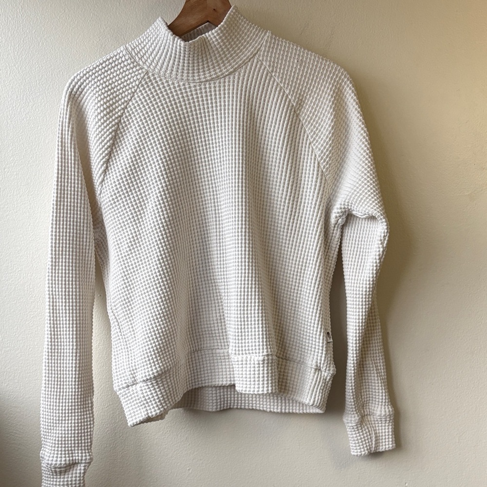 The North Face Women’s Mock Neck Top Size Small *FLAW